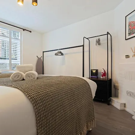 Fulham Serviced Apartment, Sleeps 6 Wifi Parking London Exterior photo